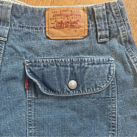 Vintage Levi’s Wide leg Mid Thigh Jean Shorts - Picture 3 of 9